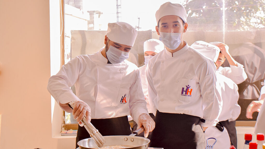 chef-course-in-rawalpind-trainees-picture Professional chef trainees at Hashoo Hunar training center Rawalpindi